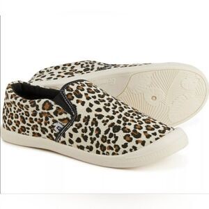 Tommy Bahama, Women's Leopard Print Slip-On flat shoes, Size 7